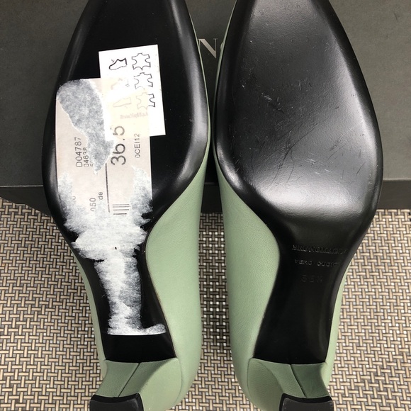 New Bruno Magli Pump - Picture 5 of 7